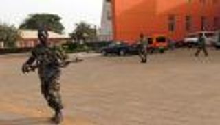 بعد إطلاق نار بالقصر.. "إيكواس" تدين محاولة الانقلاب في غينيا بيساو