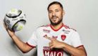 الكشف عن رقمه.. يوسف بلايلي يفجر حسابات ناديه الجديد