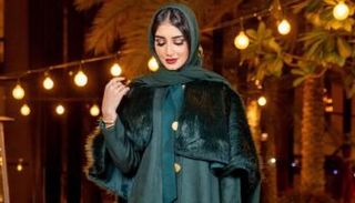 موضة عبايات ملونة فخمة 2022