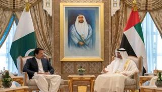 لقاء سابق بين ولي عهد أبوظبي ورئيس وزراء باكستان