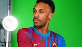 بيير إيميريك أوباميانج مهاجم برشلونة الجديد