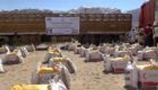 الإمارات تغيث أهالي حريب اليمنية من ويلات "حصار الحوثي" (صور)