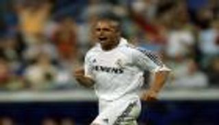 مقابل 5 جنيهات.. نادٍ إنجليزي يعيد روبرتو كارلوس للملاعب