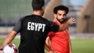 محمد صلاح ينقش الكرة الذهبية في الكاميرون.. ماذا تبقى على الحلم؟