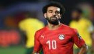 قبل مباراة مصر والكاميرون.. هداف كأس أمم أفريقيا يستفز محمد صلاح