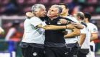 ما هو سبب طرد كيروش في مباراة مصر والكاميرون؟