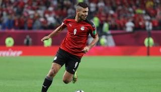 محمد شريف لاعب الأهلي ومنتخب مصر