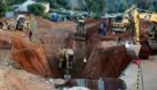 3 أفراد يدخلون لإخراج ريان.. وانهيار التربة "الخطر الأكبر" (فيديو)