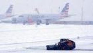 عاصفة شتوية تجتاح أمريكا وتقطع الكهرباء عن مئات الآلاف (صور)