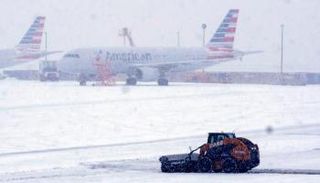 تعطل حركة الطيران بسبب العاصفة 