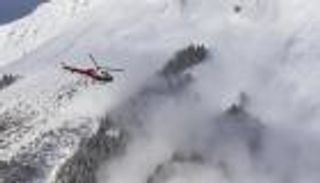 انهيار ثلجي يدفن 5 أحياء