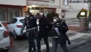 أثناء اعتقال أحد المطلوبين