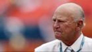 رحلة الملياردير الراحل هاري وين.. الثروة من أكوام القمامة