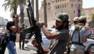 مليشيات ليبية تتصارع بطرابلس وأخرى ترفض "إزاحة" الدبيبة