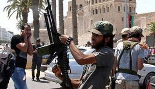 مسلح ينتمي لإحدى مليشيات طرابلس - أرشيفية