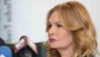 الفنانة يسرا تبكي الطفل ريان: "شعوب العالم اتجمعت على حبه"