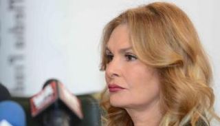 الفنانة المصرية يسرا