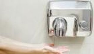 مجففات الهواء والمناديل الورقية.. أيهما أفضل بعد غسل اليدين؟