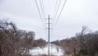 200 ألف أمريكي في الظلام.. عاصفة تعطل الحياة