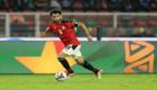 مصر ضد السنغال.. هل تعمد حكم المباراة السخرية من محمد صلاح؟ (فيديو)