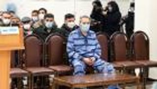 بتهمة الإرهاب والتجسس.. إيران تحاكم زعيم جماعة معارضة