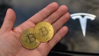 ملياري دولار.. صافي حيازة تسلا من "بيتكوين" نهاية العام الماضي