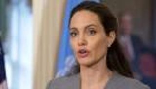 أنجلينا جولي تشارك الجمهور رسالة مؤثرة من امرأة أفغانية