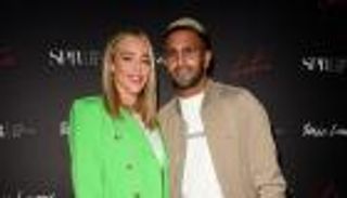 بأغلى هدية.. زوجة رياض محرز تغسل أحزانه بعد نكسة كأس أمم أفريقيا