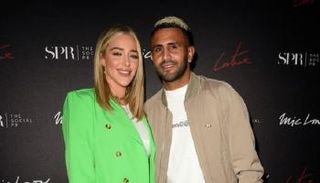 محرز وزوجته ورد 