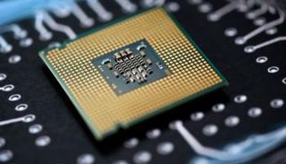 شركات العالم تجهد لإنهاء أزمة الرقائق