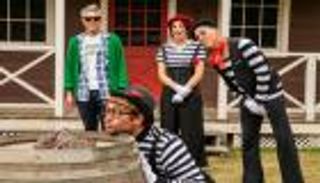 "أحمق للأبد" ينتزع الصدارة من "سبايدر مان" في شباك التذاكر