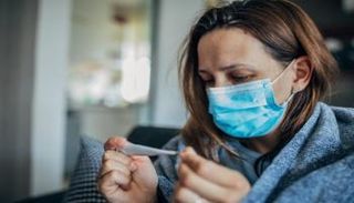 سيدة مصابة بفيروس كورونا- أرشيفية