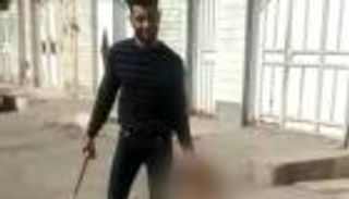 مجرم الأهواز.. فصل رأس زوجته وتجوّل به فرحاً