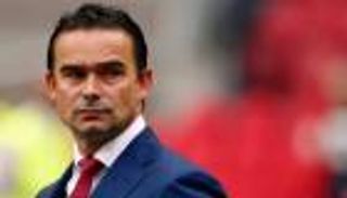 "التحرش" يقرب مدير أياكس من برشلونة