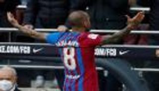 العجوز المجنون.. كيف حول داني ألفيس الشكوك إلى إشادات؟