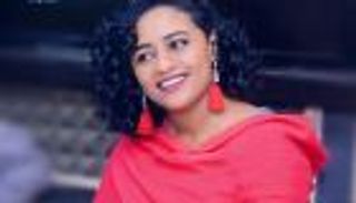 بدعوات المحبين.. الفنانة السودانية منى مجدي تتحدى السرطان