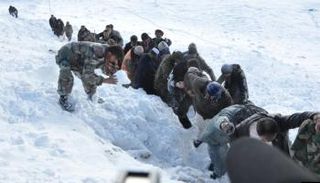مصرع 20 أفغانياً جراء عاصفة ثلجية