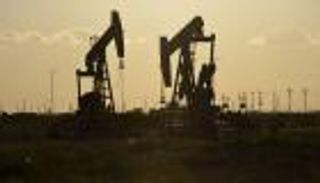 أسعار النفط اليوم.. هبوط من قمة 7 سنوات