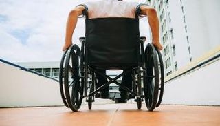 إطلاق شريحة ذكية تساعد مرضى الشلل على السير مجددا