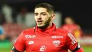 بعد غياب 3 سنوات.. بن زية يستعين بكهربا للعودة إلى منتخب الجزائر