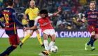 كيف أحرج صحفي مصري محمد النني بسبب برشلونة؟