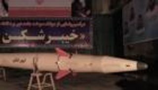 إيران تكشف عن صاروخ باليستي متطور تزامنا مع مفاوضات جنيف