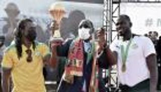 أموال وأوسمة وقطع أراض.. رئيس السنغال يتجاهل مصر ويحتفي بأبطال أفريقيا