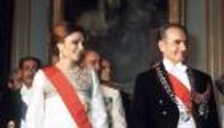  زوجة شاه إيران تنتظر "طائر الفينيق" لإنقاذ بلادها من "فتنة 1979"