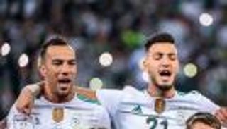 قبل موقعتي الكاميرون.. بلماضي يقود ثورة في دفاع الجزائر