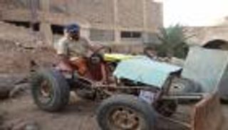 جرافة زراعية تتفادى الألغام.. ابتكار يمني لإحياء الأرض رغم إرهاب الحوثي