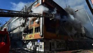 محاولات إطفاء الحريق