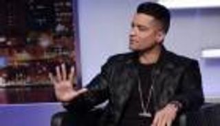 حسن شاكوش يبكي على الهواء: أمي مريضة (فيديو)