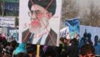 "ساد الظلام واقترب الانهيار".. رؤية نجل الشاه لثورة إيران