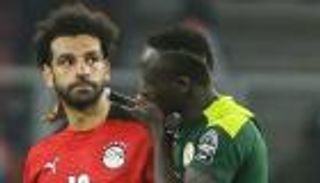 بعد التتويج الأفريقي.. محمد صلاح يلتقي ماني لأول مرة في ليفربول (صور)